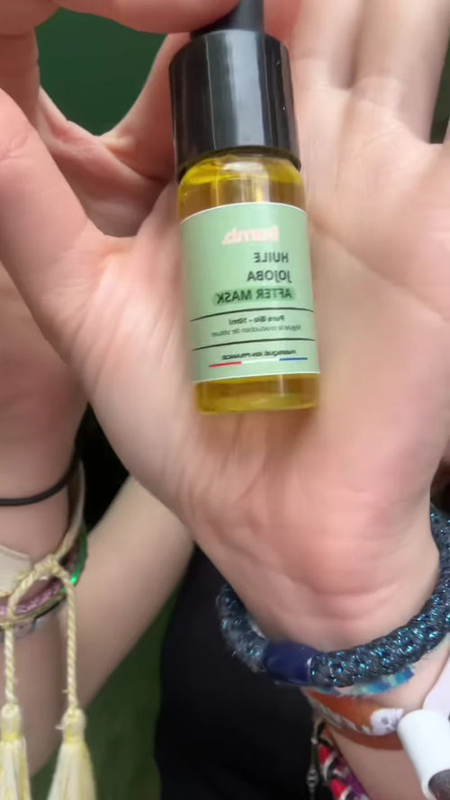 Maëva tient l'huile de jojoba Framb, vidéo TikTok